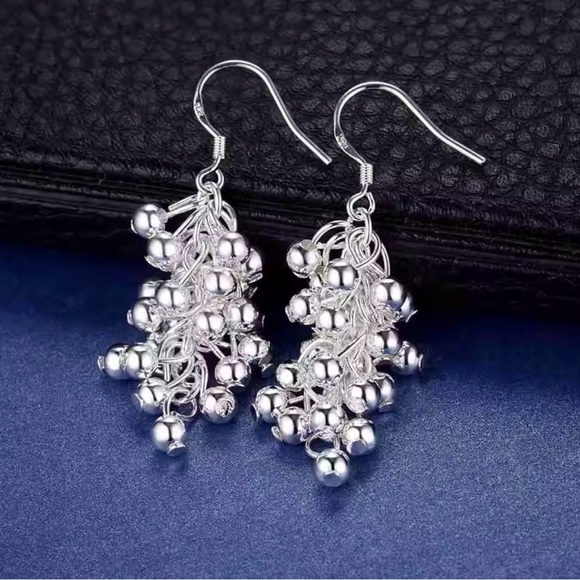 Silver Creative grape beads drop earrings for Woman - Picture 4 of 5